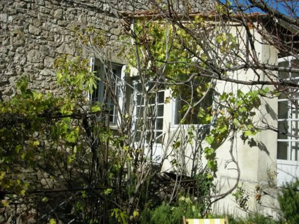 Holiday home Maison Accueillante A Reillanne Avec Jardin Clos